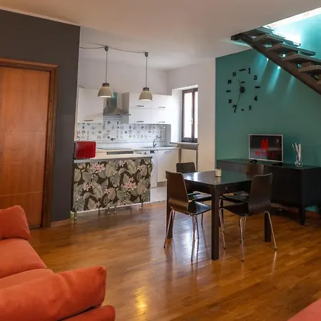 Piazza San Secondo-dimora Con Terrazza- Wi-fi E Ac Lägenhet